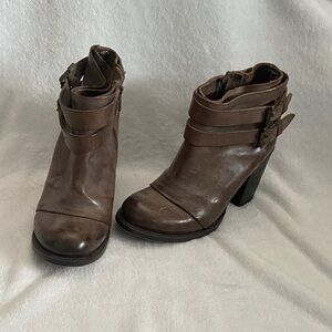 Freebird Lion by Steve Brown Ankle Boots